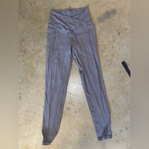 Super cute gray leggings! Only worn a couple times.